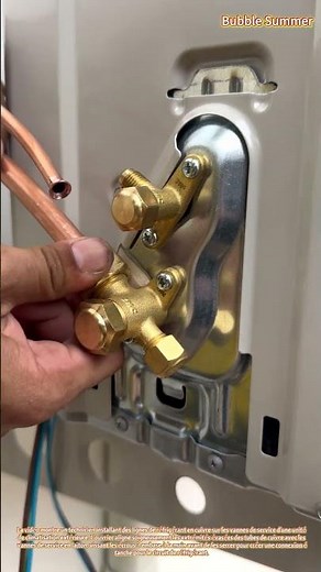 Installation CVC : Connexion des Lignes de Réfrigérant en Cuivre à une Unité de Climatisation
