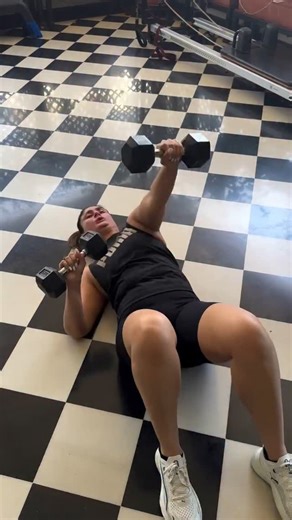 Instant Bollywood on Instagram: "Kareena’s fitness regime  Video: @maheshfitnessclub #kareenakapoor"