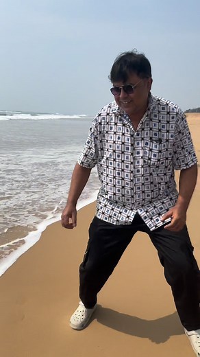 Beach dance 😩 | Mridul Bhattacharya