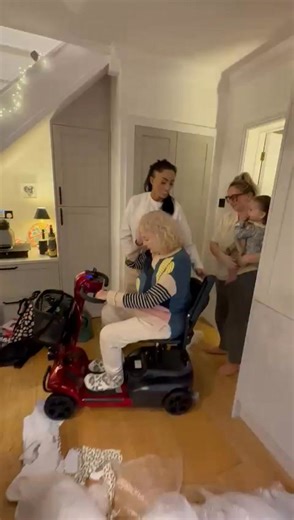 🎄🥰🥹The best Christmas ever!🥹🥰🎄 So grateful I could gift my amazing mum something special! ☺️ ……….. Tortoise mode 🤣😂🤣 #thepriceyschristmas #christmas2025 #familytime #iloveit #fblifestyle | Katie Price