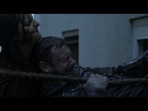 The Walking Dead S11E9 - Lydia saves Aaron with a rope (Controversial)