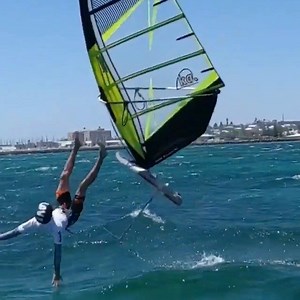 Fail until you don't! 😂💪🏼 Ever experienced it? Check out those video tutorials to learn the basics 😊: https://www.windfoilzone.com/tutorials 📽 @freosailingclub | Windfoil Zone