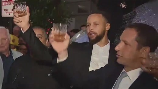 Stephen Curry, Michael Mina light up Union Square with new restaurant, bar