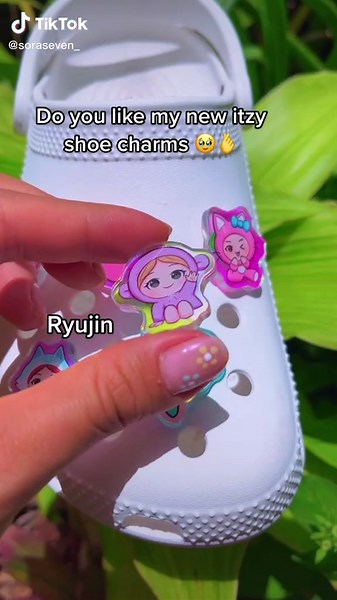 Adorable Itzy Plushies and Shoe Charms Collection