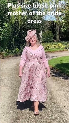 Plus size blush pink fit and flare mother of the bride dress #plussizemotherofthebridedresses UK