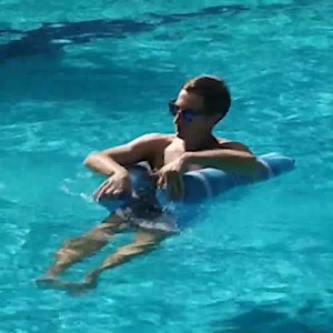 💙 Adora relaxar numa rede? Então, imagine... uma REDE PARA A ÁGUA!🙉 𝟏 𝐆𝐑𝐀𝐓𝐈𝐒🎁 👌 Imenso conforto; 🛀 Relaxamento máximo; 🌊 Sensação agradável de arrefecimento. 🛒 https://top.superzebra.pt/w2aterzen/t1/v1/lp1?sp=7718i997 | Superzebra