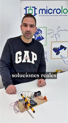 Un circuito temporizado que acciona una barrera de parking automática Electrónica sencilla aplicada a una necesidad muy real: controlar accesos de forma eficiente, segura y automatizada. Porque muchas soluciones prácticas nacen de entender bien los fundamentos y saber aplicarlos donde hace falta. #electronica #automatizacion #parking #circuitoselectronicos #microlog