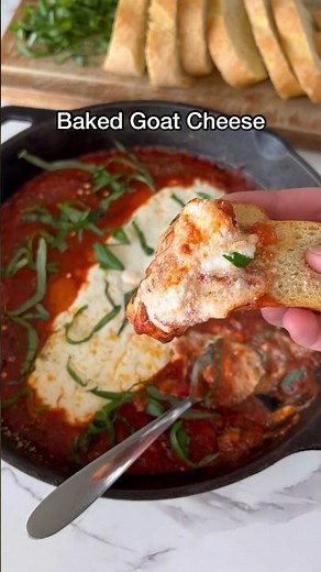Creamy baked goat cheese in marinara 🔥 #recipevideo #appetizer #goatcheese #easyrecipe #foodvideo