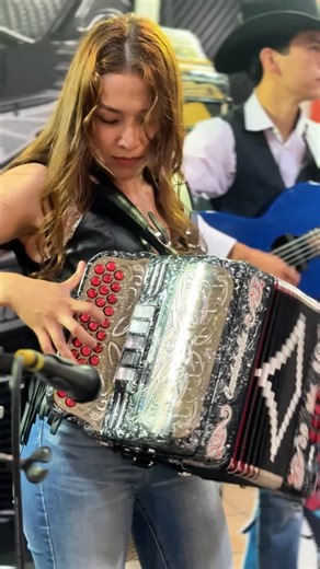 Un pedacito de @lasmorrillasyjr en nuestro ultimo Roadshow 🎶🙌🏼 #accordionproshop #acordeon #acordeonista #musica # | Accordion Pro Shop