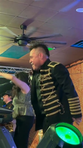 💔🔥 Hoy es la noche perfecta para todos los despechados… porque Los Chavorukos Band llegan con su show en vivo para prender el Río Bravo Arlington. 🎶 Si andas dolido, despechado o simplemente con ganas de hacer el desmadre con tus amigos, este es tu lugar. Ven a cantar, a brindar y a sacar todo con rolitas que llegan al corazón. 🥂🎤 No te quedes fuera de esta noche de puro sentimiento y diversión. 📍 2208 New York Ave, Arlington, TX 76010 📱 (817) 795-1470 #RioBravoArlington #LosChavorukosBan
