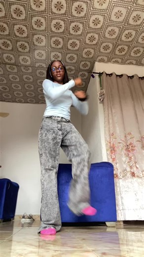 Put your hands on ur knees… #vogue #dance #dancechallenge #fyp #viral | dance