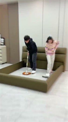 Assemble the double bed; the assembly process is very simple...