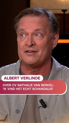 Nathalie van Berkel is niet eerlijk geweest over haar cv en heeft zich teruggetrokken uit haar beoogde functie. In een bericht op Instagram lichtte zij haar besluit toe, maar bij het lezen daarvan viel Albert Verlinde iets op. #rtl #rtltonight Beau van Erven Dorens, Humberto Tan en Leonie ter Braak brengen de actualiteit tot leven in het nieuwe late avond-programma. Ze krijgen daarbij gezelschap van vooraanstaande duiders die met hun expertise zorgen voor context en verdieping. Daarnaast is er d