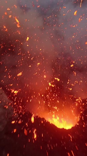 If you can’t handle the heat, stay out of the caldera 🌋 #GoProFPV by Cycle Li Caigen FPV. #gopro #volcano #eruption #lava #magma #bali #fpv
