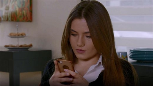 Elif odcinek 1164 streszczenie. Mahir wyjawia Keremowi całą prawdę o sobie i Kiymet. Rana szykuje się do ucieczki z kraju