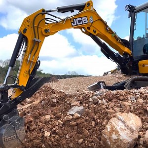 The 35Z-1, JCB's offering in the 3.5 tonne mini excavator class #HeavyEquipment #Exploretheworld | BrittaKoch.de