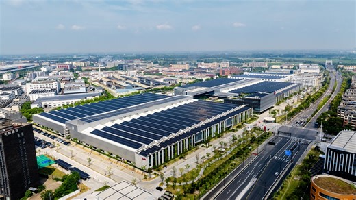 Scaling up for a greener future in China! Earlier this month, we inaugurated our Haiyan Second Campus — Danfoss’ largest global production facility. Spanning 126,000 sqm and more than doubling our footprint in Haiyan, the new campus strengthens our China-for-China set-up and demonstrates our confidence in China’s green transition. With state-of-the-art facilities, our expanded presence in Haiyan now integrates manufacturing for all three of our segments, and two Application Development Centers f