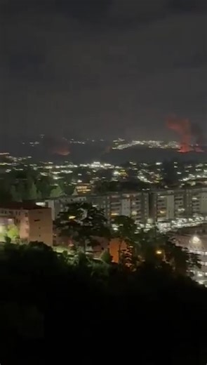 🚨Breaking: Le Venezuela sous attaque. Les frappes aériennes américaines à travers Caracas, au Venezuela. Américains, bien que vous ne puissiez pas payer l’épicerie ou le loyer ou les soins de santé, vos impôts sont utilisés pour commettre des crimes de guerre à travers le monde. | Gorg Nuwa - Le Reptilien Du Peuple