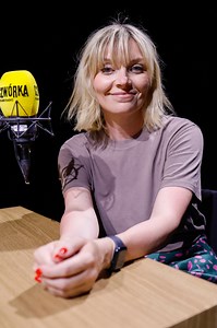 ▶️ W najnowszym odcinku wideopodcastu Jamrozek Wrażliwie gościnią Kuby jest Justyna Mazur-Kudelska – znana podcasterka, która z odwagą i szczerością opowiada o swojej osobistej drodze przez otyłość. ▪️Co dzieje się w głowie i sercu osoby zmagającej się z nadwagą? ▪️Zapraszamy na rozmowę o wstydzie, społecznej stygmatyzacji, braku akceptacji, ale też o momentach przełomowych, terapii i budowaniu zdrowej relacji z ciałem na nowo. 🔗 Nagranie znajdziecie na naszym kanale YouTube. | Czwórka