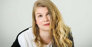 Conheça Vicka, cantora que teve 1 milhão de views com música da quarentena