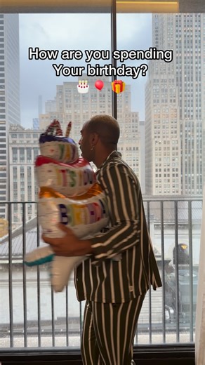 Goodbye 32 and hello 33 🎂 32 you’ve been the best year EVER! I’ve always dreamt of being in New York City over Christmas time and birthday, this year I truly believe that I deserved to treat myself. 32 was the year I said let’s make my life a business, lets grow up and let’s not depend on other people’s love for happiness. Let’s start to show myself the real meaning of true love while’s being myself…so I did just that. I still have three more days here in the big Apple but these past four days 