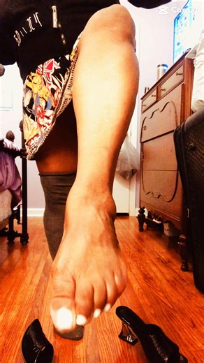 Long sock removal #sock #removal #feet #foot #prettylittletoyos