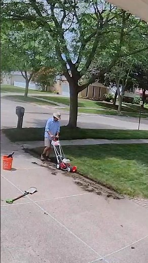 Easy lawn edging using Little Wonder edger !! What’s your favorite edger !!