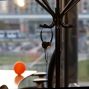 2.3K views · 33 reactions | December is inmiddels goed onderweg. Ook bij Simyo hebben we wel eens een feestje, zoals vanavond.  Omdat we het einde van een mooi jaar vieren, sluit onze klantenservice vandaag (19/12) al om 17:00. Bellen en chatten is dan niet meer mogelijk. Je kan uiteraard via Facebook, Twitter, ons Forum, WhatsApp en e-mail nog steeds contact opnemen. Je krijgt dan alleen iets later antwoord dan je gewend bent. Morgen zitten we weer voor jullie klaar!  | Simyo | Facebook