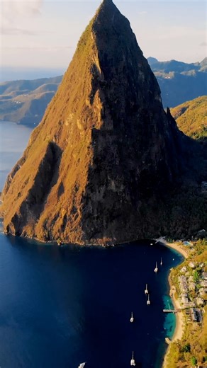 Dreaming of the ultimate St Lucia travel adventure? 🌺🇱🇨 This island is pure magic from the moment you arrive in lush mountains, turquoise water, and unforgettable Caribbean vibes. Whether you’re planning a quick escape or a full St Lucia vacation, you’ll be blown away by how much beauty is packed into one island. If you’re searching for the best things to do in St Lucia, start with the iconic Pitons St Lucia views seriously one of the most breathtaking landscapes in the world. Head down to So