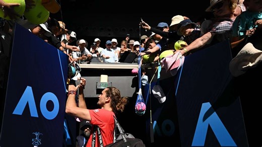 Fans bringen ihn aus dem Konzept: Zverev muss Interview abbrechen