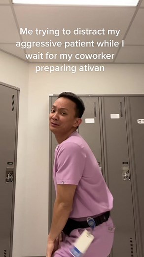 Nurse's Hilarious Attempt to Distract Aggressive Patient During Medication Prep