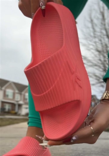 Relieve Foot Pain with Reebok DMX Recovery Slides