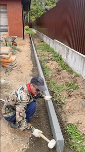Installation of garden edging 👍 #construction #works #diy #garden #concrete #bulder #satisfying