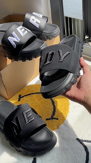 Chỉ cần có iem.. khi mùa mưa không sợ dơ 😎#saigonese #elements #depnerdy #xuhuong