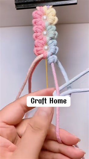Instructions for tying a flower bracelet with two-color yarn #diy #necklace #bracelet | Craft Home