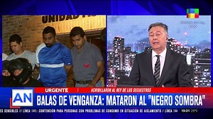 🔴 Mataron al NEGRO SOMBRA, el "REY DE LOS SECUESTROS" de los años 2000 Osvaldo Sergio Leiva, conocido como el 'Negro Sombra', uno de los secuestradores más temidos de Argentina, fue asesinado en el barrio San Pablo, Tigre. A pesar de haber sido condenado por múltiples secuestros y homicidios, fue liberado bajo libertad condicional tras cumplir menos de 15 años. Su muerte ocurrió en un aparente ajuste de cuentas, dejando a la justicia cuestionada por su liberación anticipada. El Negro Sombra era