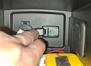 Anyone help with USB/AUX port for mp3 play?