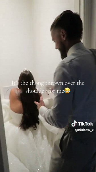 Mission: Peeing in your wedding dress. #foryou #fyp #voorjou #voorjoupagina #wedding #trouwfeest #bruiloft #peeingwithweddingdress #weddingdress #plassenmetbruidsjurk #dreamwedding4u_boutique #hunkemöller #husbandduties #husbandandwife @Kevin Nicola @Dreamwedding4u @Eveline Leddy @Hunkemöller