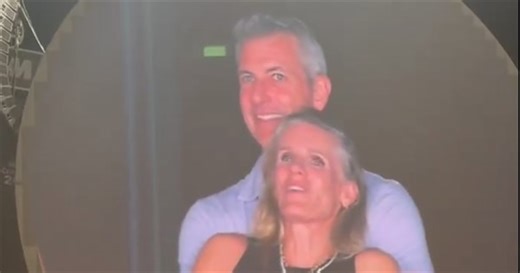 Coldplay Concert Chaos and Tech CEO's Resignation: Global Roundup – Archyde