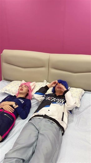 sonic blows up balloons