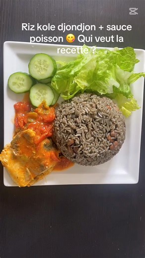 Aujourd’hui je vous présente un délicieux plat haïtien fait maison 🇭🇹🔥 👉 Riz kole ak pwa pinto au djondjon bien parfumé 👉 Poisson en sauce avec tomates, poivrons et oignons 🍅🫑 👉 Accompagné de laitue fraîche et concombre croquant 🥗 Un plat complet, savoureux et typique de la cuisine haïtienne 😍 📸 Comme vous pouvez le voir, le riz est bien noir grâce au djondjon, parfaitement accompagné d’une sauce riche et colorée 🤤 💬 Dites-moi en commentaire : vous aimez ce plat avec poisson ou vian