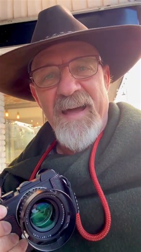 Leica CL / TTArtsan 35mm f0.95 Lens Christmas Time Photography is MAGICAL!!! #leica #ttarisan