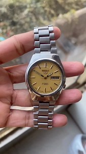 Price 3450/- DM to Buy. Brand/Model: vintage Original Seiko 5, Reference 7009-5862 Movement: Automatic 17 jewels (no battery needed—self-winding) Case Size:35mm (vintage standard, wears well on most wrists) Case Material: Stainless steel, Solid Back Dial : Golden Face Face With Relief Figures Functions: Day-Date complication at 3 o’clock (shows both day of the week and date) Production Era: Mid-1981(notably 1991), part of the golden era of Seiko’s mechanical innovation Bracelet: Usually stainles