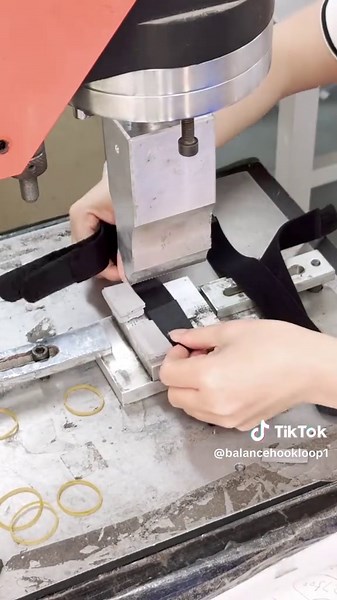 A customer from Canada ordered custom hook and loop straps, requesting that the main body be made of fleece fabric, with ultrasonic welding on both sides of the hook side. The customer mentioned that these straps will be used to secure mask straps, preventing them from hurting the ears. Their request is quite unusual.#hookandloopfastener #hookandloop #hookandloopstraps #adhesivevelcro #diecut #fyp #foryou #foryourpage #adhesive #cut #hookandloopvelcrotape #hookandlooptape #sewin #hook #loop #pac