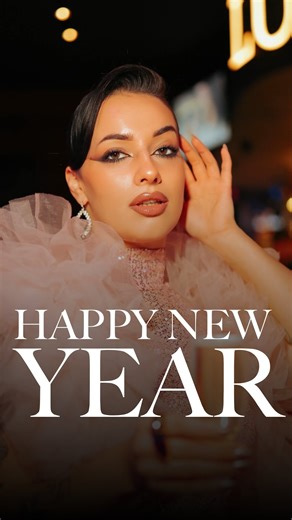 RESTAURACJA • KARAOKE • LOUNGE on Instagram: "Jeśli wciąż nie wiesz, gdzie spędzić tegorocznego Sylwestra… najlepszą noc roku przeżyjesz właśnie w LUNA Lounge! Przed nami tematyczna impreza sylwestrowa w stylu Moulin Rouge — wieczór pełen elegancji, zmysłowości i filmowego klimatu rodem z paryskiej sceny. Czeka Was wyjątkowy program wieczoru: 🎭 dress code: black tie & cocktail dress ✨ akrobatyczne show 💃 taneczne numery sceniczne 🎶 muzyka na żywo — saksofon i wokaliści 🎤 karaoke 🎁 konkursy