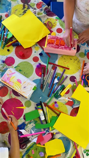 Kids don’t need screens—they need lessons that spark curiosity and keep them creating from start to finish. If you’re tired of kids zoning out or losing focus halfway through your class, you’re not alone. That’s why we created a simple 5-step formula that keeps kids engaged from the first hello to final cleanup. Want to see how it works? Type ENGAGE in the comments and we’ll send you the blog post with all 5 steps! #creativecraftingclub #chaseyourdreams #artsandcraftsclub #craftyfun #artsandcraf