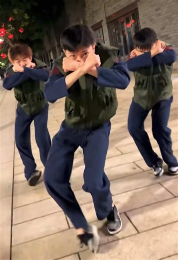 ナルトダンス #Fz粉子 #威的 #大饼 #赐的 #黑的 | chinese dance