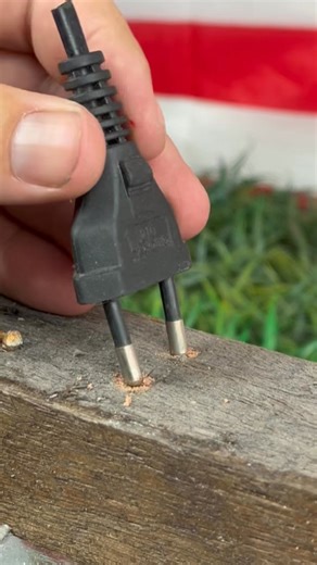 The Electrician’s Groundbreaking Technique #Electrician #InnovativeTechnique #ElectricalEngineering #DIY | Macgyver HACKS
