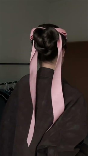 The correct way to open a pink hairpin It s hard not to be tempted It s fine to pair i
