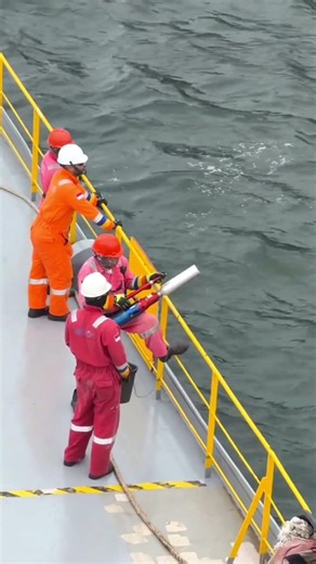 Rocket Line Thrower: Why Shipping Industry Use Rocket Line Thrower? | #RocketLineThrower #Shipping